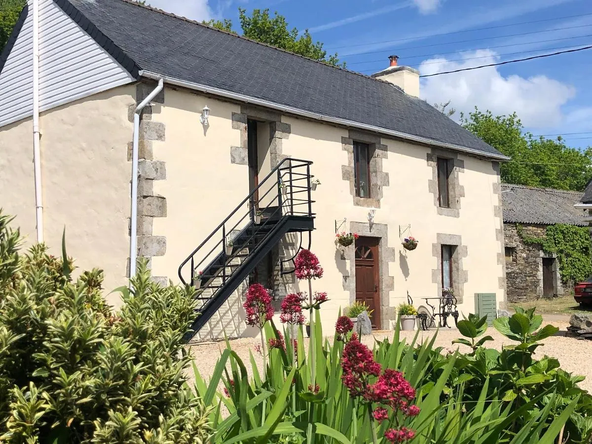 The Lotus. Romantic, Rural Hideaway Near Huelgoat Loqueffret