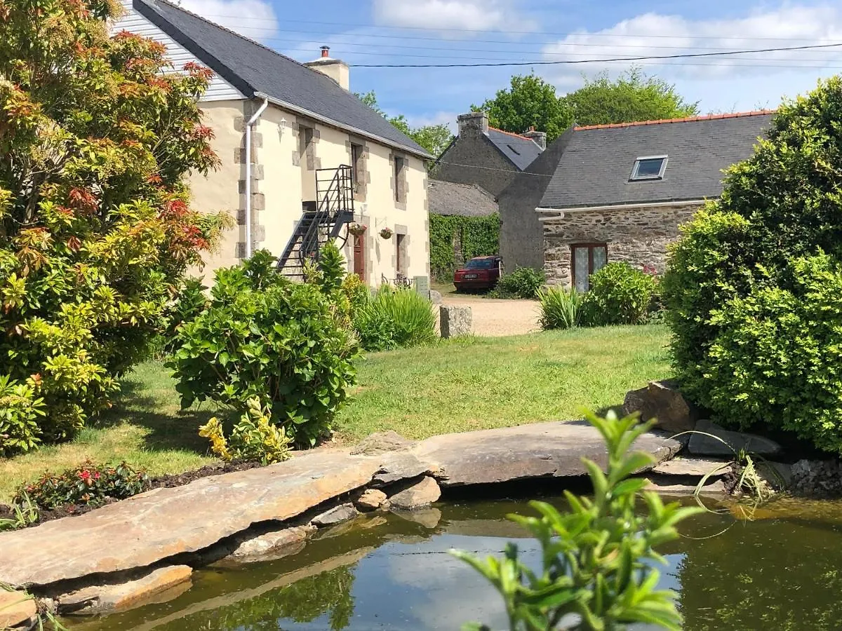 The Lotus. Romantic, Rural Hideaway Near Huelgoat Loqueffret Holiday home